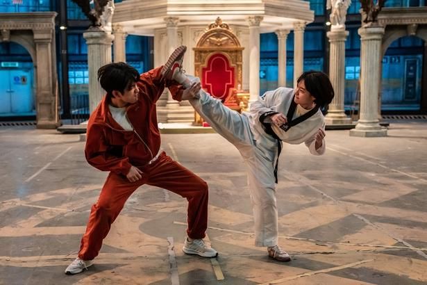 最強の敵とガチンコ超能力ファイトを展開！ [c]2025 NEXT ENTERTAINMENT WORLD & ANNAPURNA FILMS. All Rights Reserved.