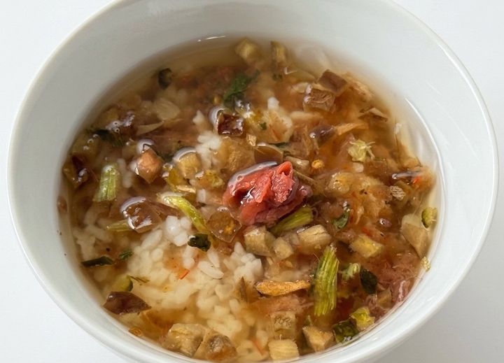 きゅうりや茄子、みょうが、野沢菜などの野菜がたっぷり入っていて、シャキシャキとした食感が最高に心地いい！