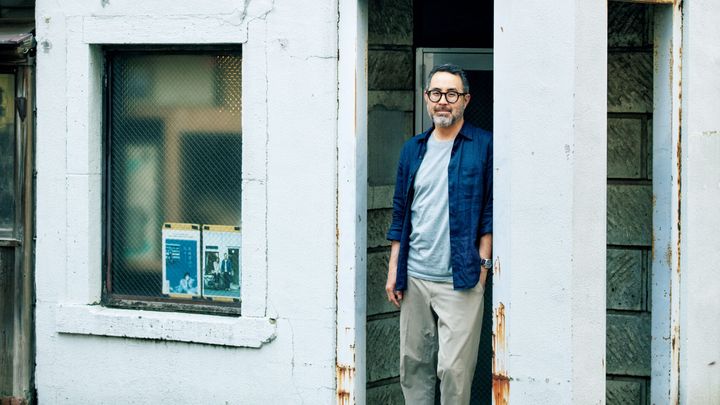 エイドリアン・トミネのポートレート