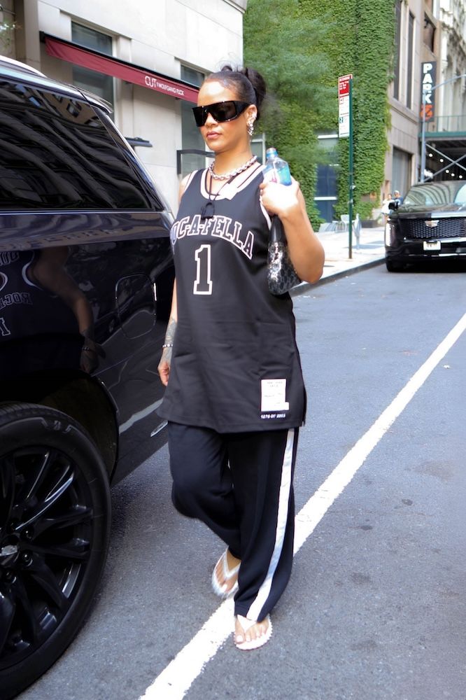 2026/08/Rihanna.Gucci_.071326.Backgrid.jpg