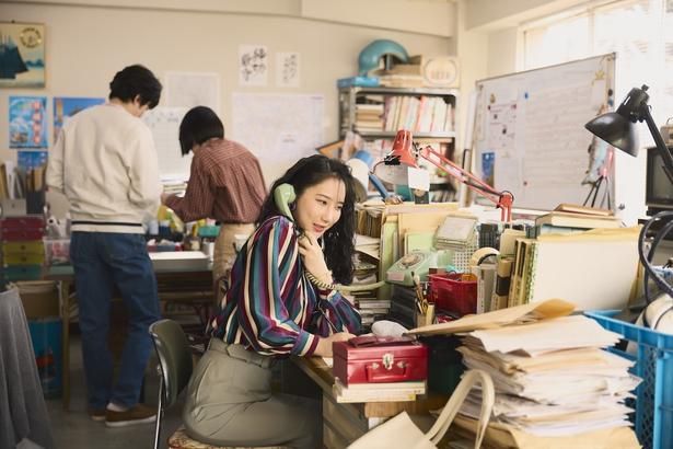 会社と上司を提訴することになる恵(ファーストサマーウイカ) [c]2026「ファーストボイス」製作委員会