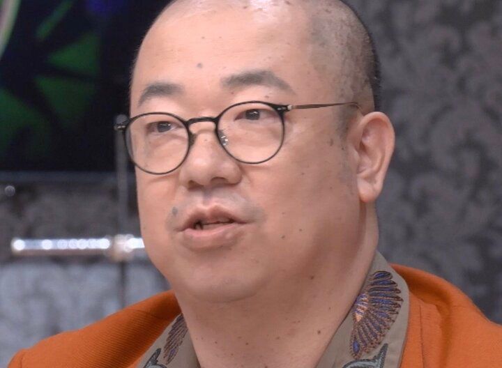 受刑者がカットする刑務所にある理髪店
