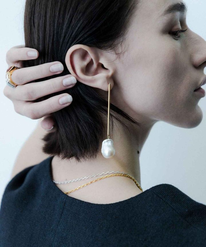 画像: SMELLY so’ baroque pearl bar pierce（ゴールド）¥14,300（スメリー） 出典：スメリー