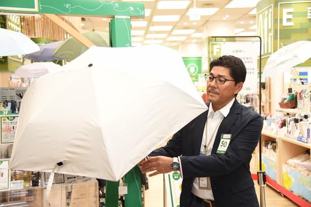 東レの高機能素材“サマーシールド”を使用した日傘 撮影：ソムタム田井