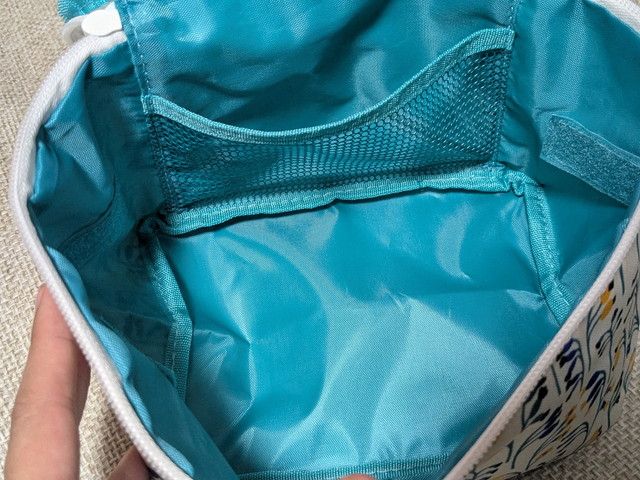 ポーチ内部のメッシュポケット部分の写真