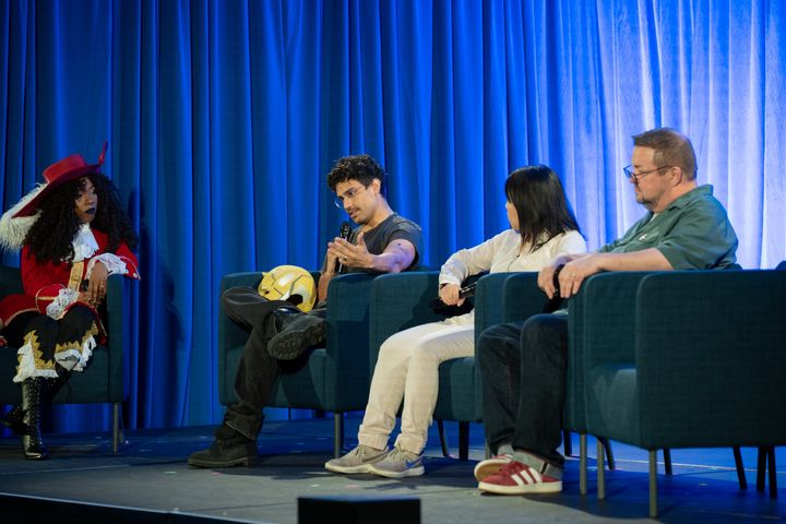 「Future of Digital Comics: Disney, Marvel, & WEBTOON」の登壇者と客席