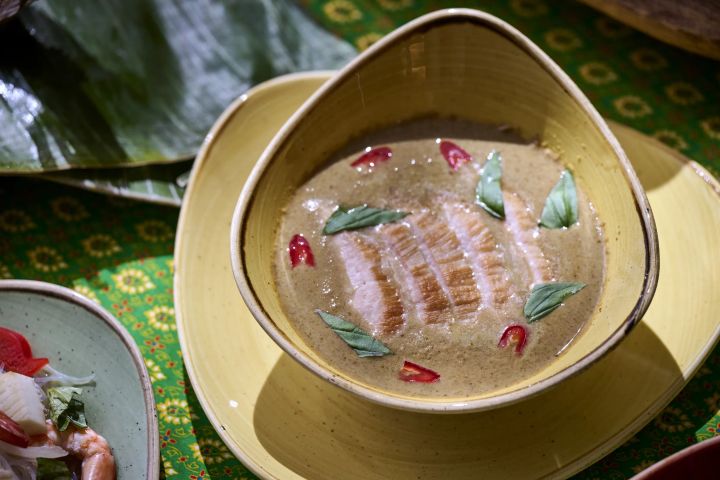 グリーンカレー（豚トロ入り）