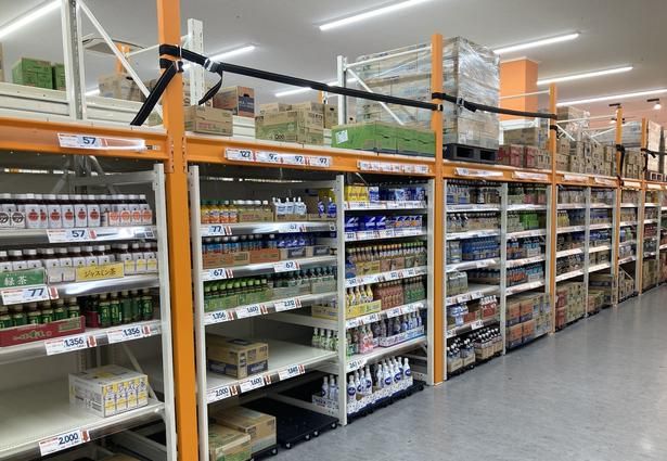 ジュースや水、お茶、お酒といった飲料も品ぞろえ充実