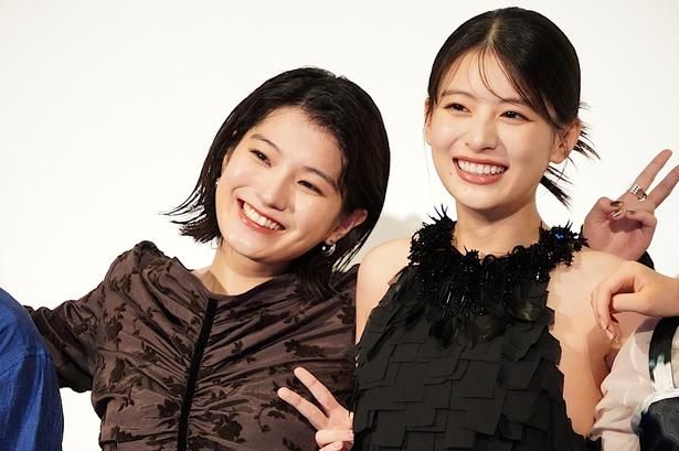 出口夏希＆蒔田彩珠、笑顔でポーズ！