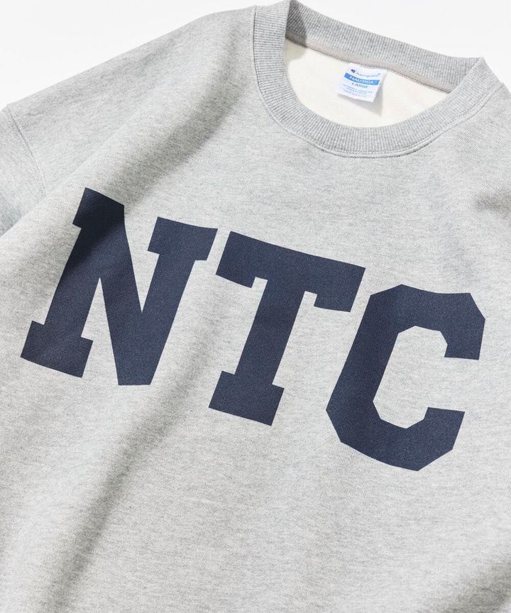 NAUTICAを表現する「NTC」の文字をカレッジデザインでラバープリントし、アメリカンカルチャーを感じさせるグラフィックに。