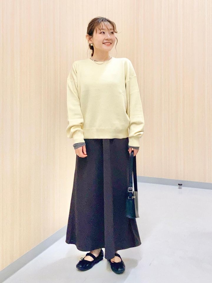 ワンピースの上からコットンニットをオン 出典：StyleHint