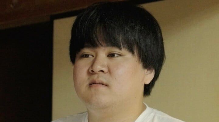 【写真・画像】22歳“幼卒”男性、13年間ひきこもっていた部屋を公開 洋服は「10年で500万円分ぐらい」 1枚目