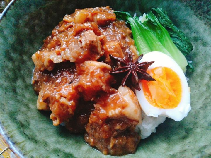 台湾屋台の魯肉飯（ルーローハン）