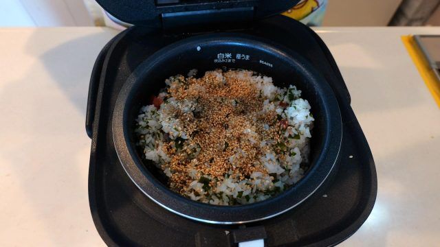梅とわかめの炊き込みご飯