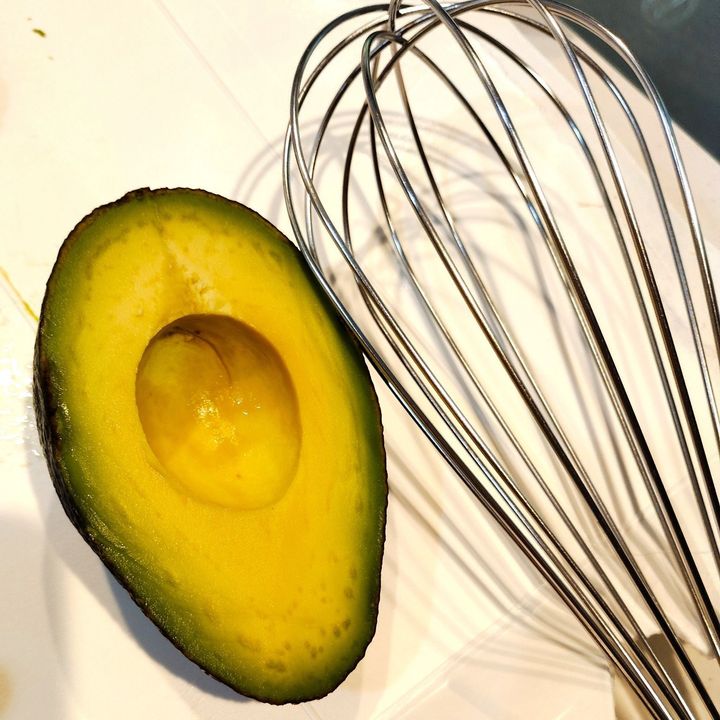 アボカドの実を一瞬でとる！ディップがおいしいよね(^^)