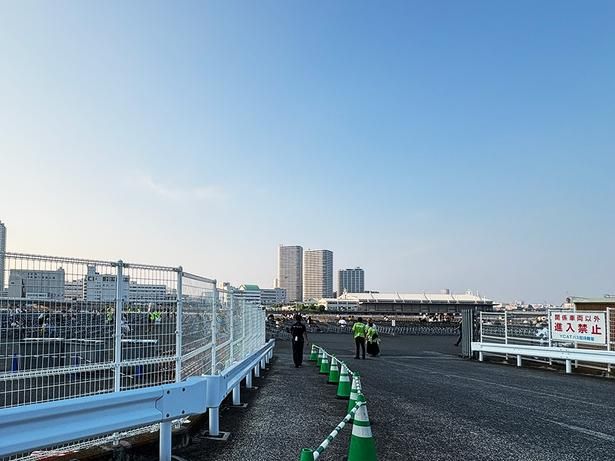 耐震バース会場の入場口