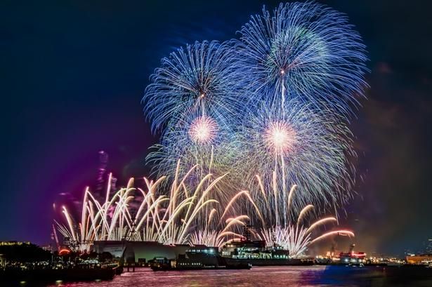 45分間に約1万8000発の花火を打ち上げる！その迫力は協賛席から堪能したい