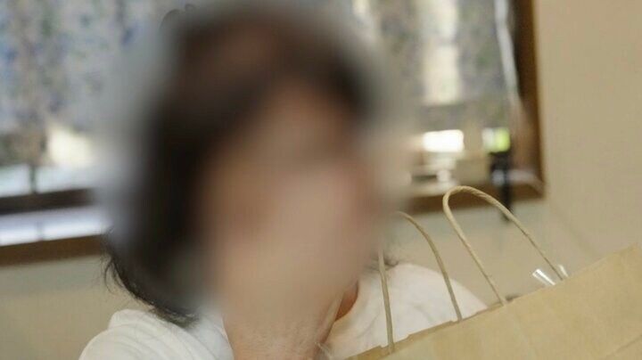 【写真・画像】22歳“幼卒”男性「他のお母さんだったら…」 13年ぶり外出で購入した感謝の花束に母親涙 1枚目