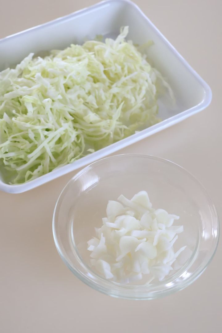 せん切りにしたキャベツ