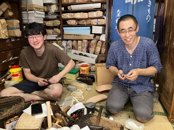 六代目店主・榎本英臣さん（右）と、従業員の市川哲次さん