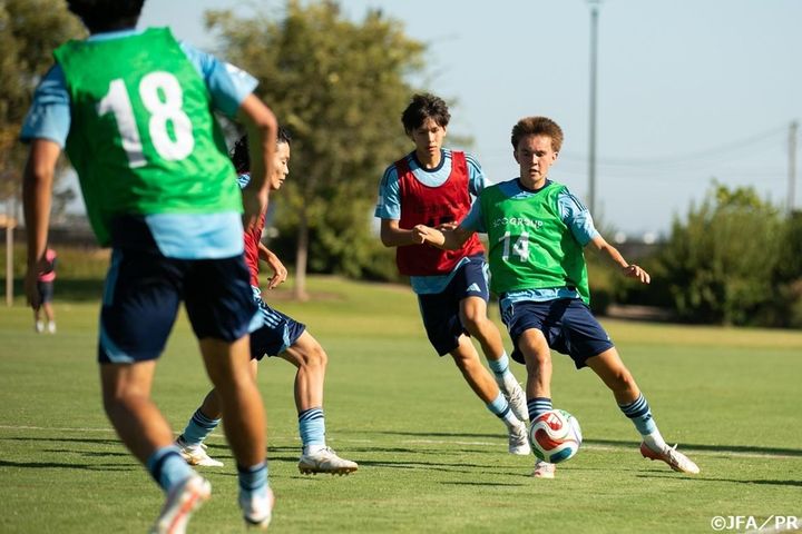 画像1: 日本サッカー協会、『ブルーロック』コラボで初開催の“U-17日系選手キャンプ”に34人が参加！宮本恒靖会長がその意義を語る
