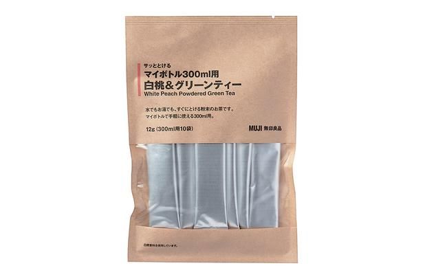 おうちでカップに入れて飲むのはもちろん、300mlのマイボトルで外出時にも 撮影／大森忠明