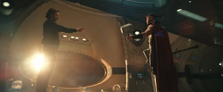 『アベンジャーズ／ドゥームズデイ』場面写真 スティーブ・ロジャースとソー