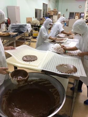 【沖縄県那覇市】わしたショップ国際通り店に“黒糖なのに白い”クリームぜんざい登場！期間限定提供中