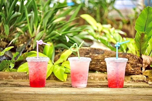 【沖縄県那覇市】わしたショップ国際通り店に“黒糖なのに白い”クリームぜんざい登場！期間限定提供中