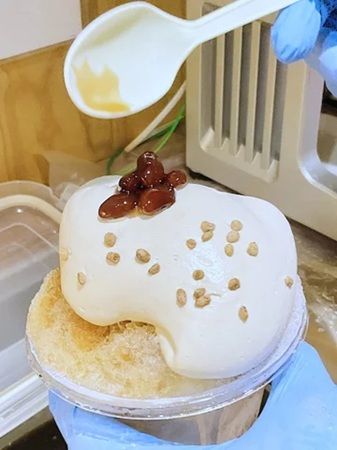 【沖縄県那覇市】わしたショップ国際通り店に“黒糖なのに白い”クリームぜんざい登場！期間限定提供中