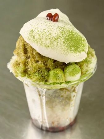 【沖縄県那覇市】わしたショップ国際通り店に“黒糖なのに白い”クリームぜんざい登場！期間限定提供中