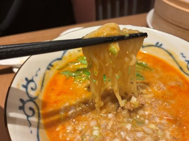 モチモチの麺に白胡麻スープがしっかりと絡む