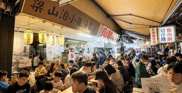 連日多くの観光客や地元の食通でにぎわう台湾・台北の本店