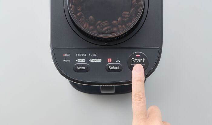 【プロ絶賛】透過式×浸漬式で味が変わる！タイガー新作「全自動コーヒーメーカー〈HYBRID BREW〉ADG-A060」を実飲レポ！