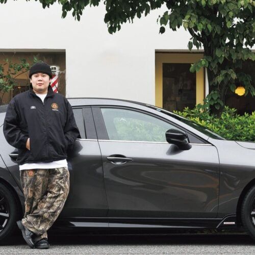 「東京こそ車があっていい」29歳カメラマンの愛車は“マツダ3 ファストバック”！スポーツカー仕様にカスタムした唯一無二のドライブ空間