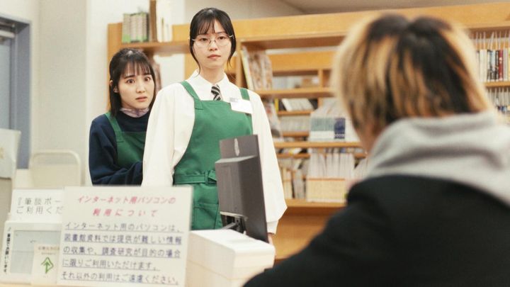 夜ドラ「税金で買った本」第1回より ©️NHK