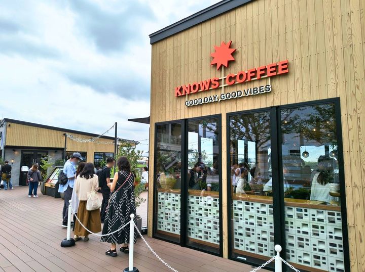 ノーズコーヒーの外観と行列