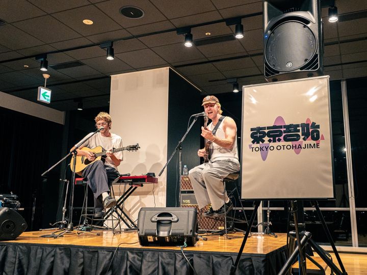 東京音始の第1回でアコースティック演奏を披露したグッド・ネイバーズ
