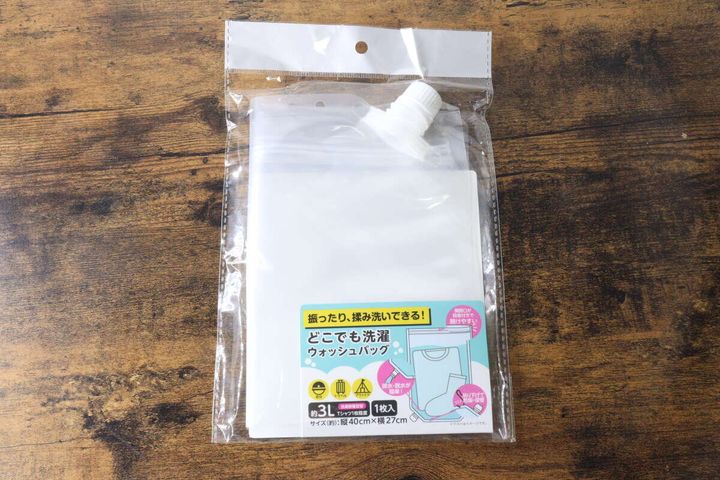 セリアのウォッシュバッグがパッケージに入った状態