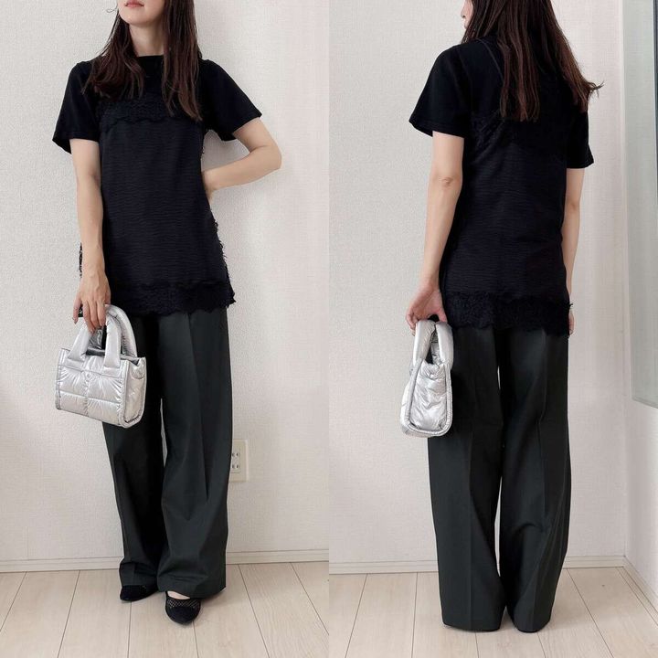 ダークグリーンワイドパンツと黒Tシャツ、サテンキャミのトレンドコーデの女性