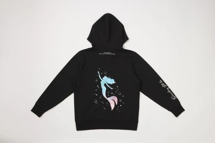 「パーカー（定番）」の背面