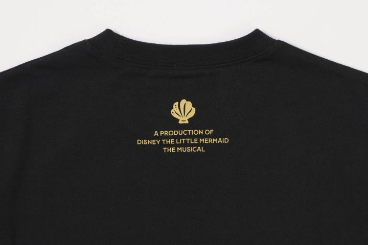 「Tシャツ（定番）」背面の公演クレジット