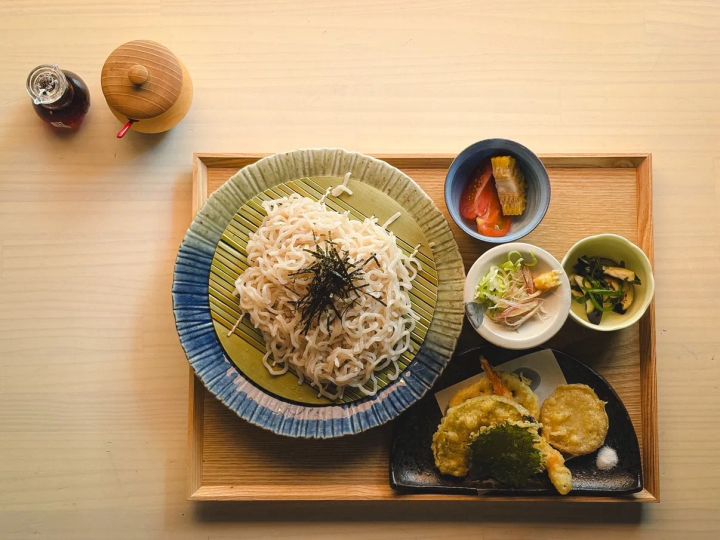 「天ぷら膳」の天ぷらと小鉢