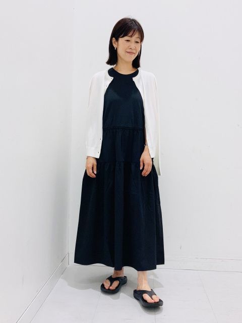 【ユニクロ】品よく甘めに決まる「ティアードワンピース」