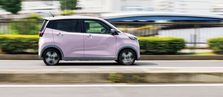 EV「SAKURA」はスーっと静かに加速するから街中も高速での合流もラクラク！