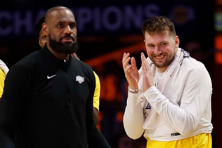レブロン・ジェームズ、ルカ・ドンチッチ（C）Getty Images
