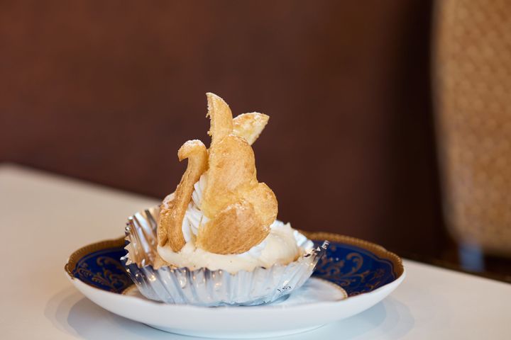 たんぽぽ・白鳥さん、「欧風菓子 白鳥」のレトロなスワンに会いに行く