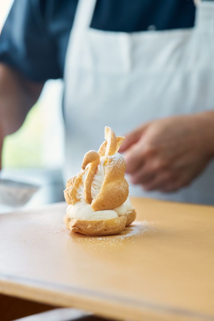 たんぽぽ・白鳥さん、「欧風菓子 白鳥」のレトロなスワンに会いに行く