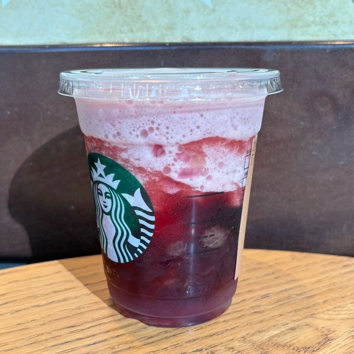 スタバ 芳醇 巨峰 フローズン ティー