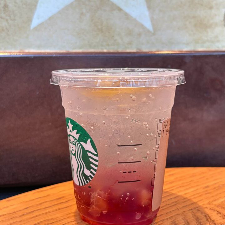 スタバ チラックス ソーダ 巨峰
